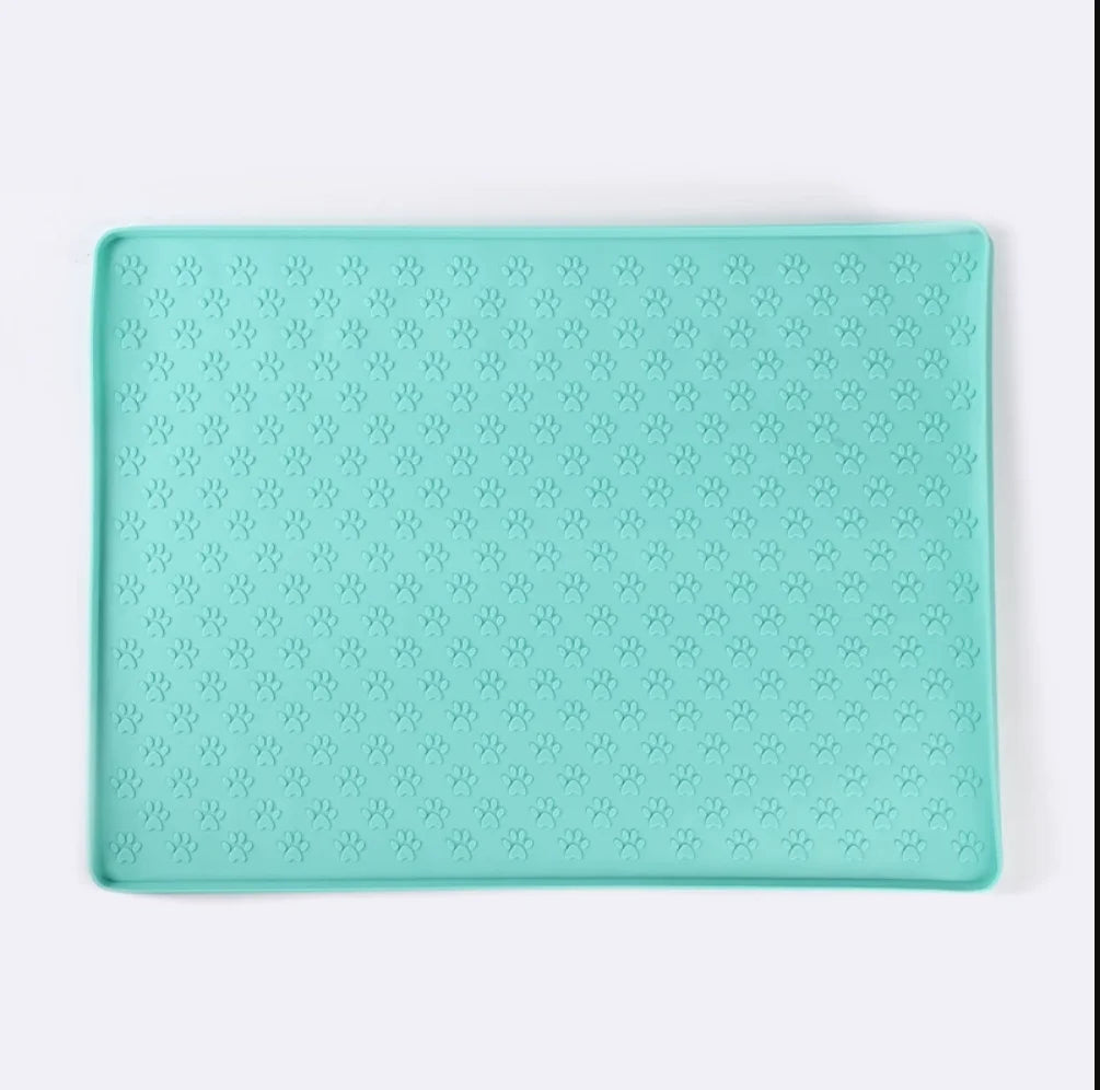 Paw Print Feeding Mat – Silicone Placemat with Raised Anti-Spill Edge